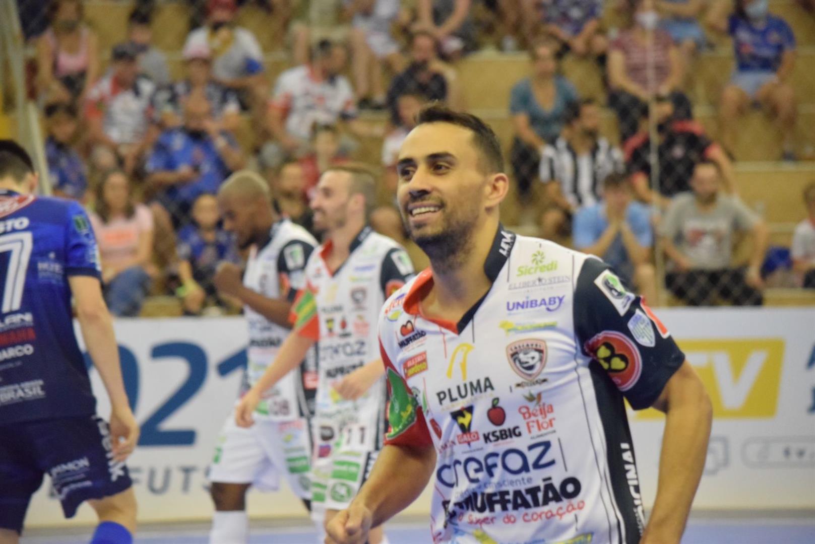Cascavel Futsal abre vantagem, mas cede empate ao Joaçaba no jogo de ida das quartas da LNF
