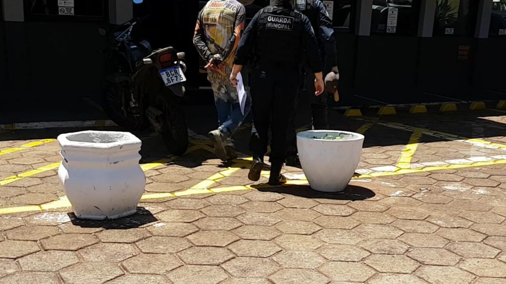 Homem de 32 anos é detido por mandado de prisão em aberto