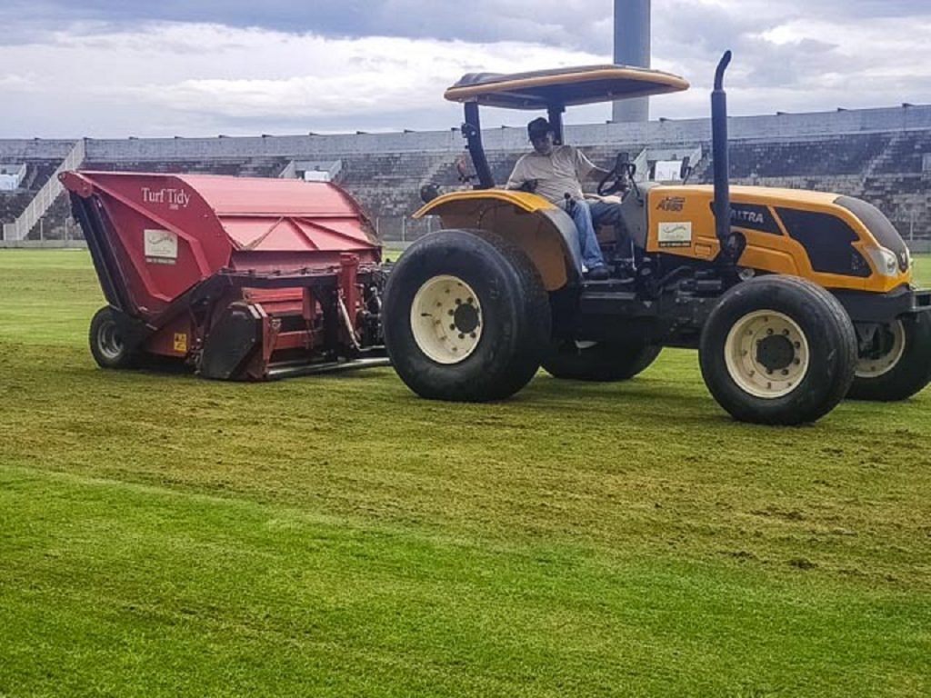 Gramado do Estádio Olímpico passa por manutenção de empresa especializada