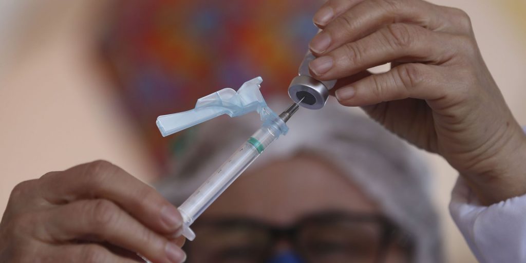 PMI vacina profissionais da saúde com dose de reforço nesta sexta-feira