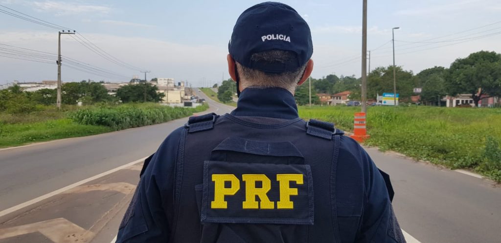 Na Via Dutra, PRF recupera carro roubado