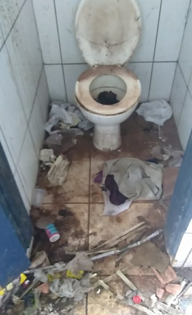 Moradora do Bairro Colmeia questiona situação precária da associação de moradores