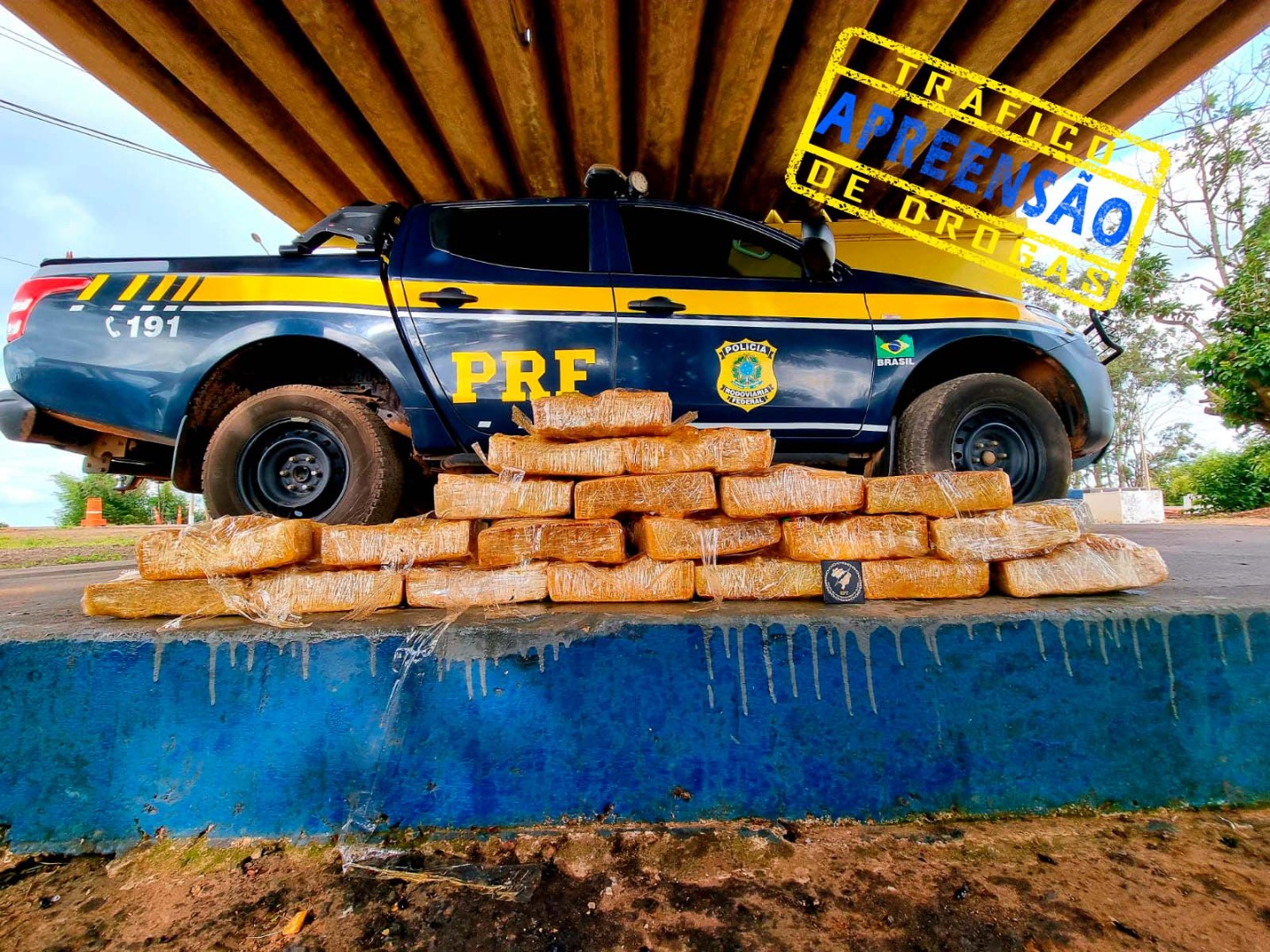 A PRF derrubou mais uma carga de droga (21 Kg) transportada pelas rodovias federais em Mato Grosso Imagem referente a A PRF derrubou mais uma carga de droga (21 Kg) transportada pelas rodovias federais em Mato Grosso