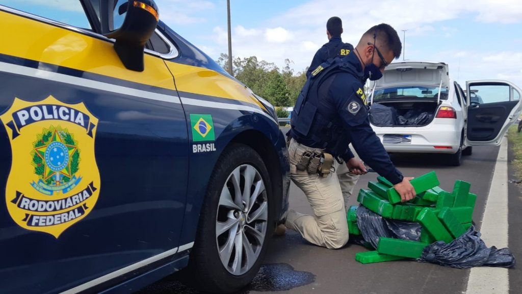 PRF prende traficante com 300 quilos de maconha na Freeway