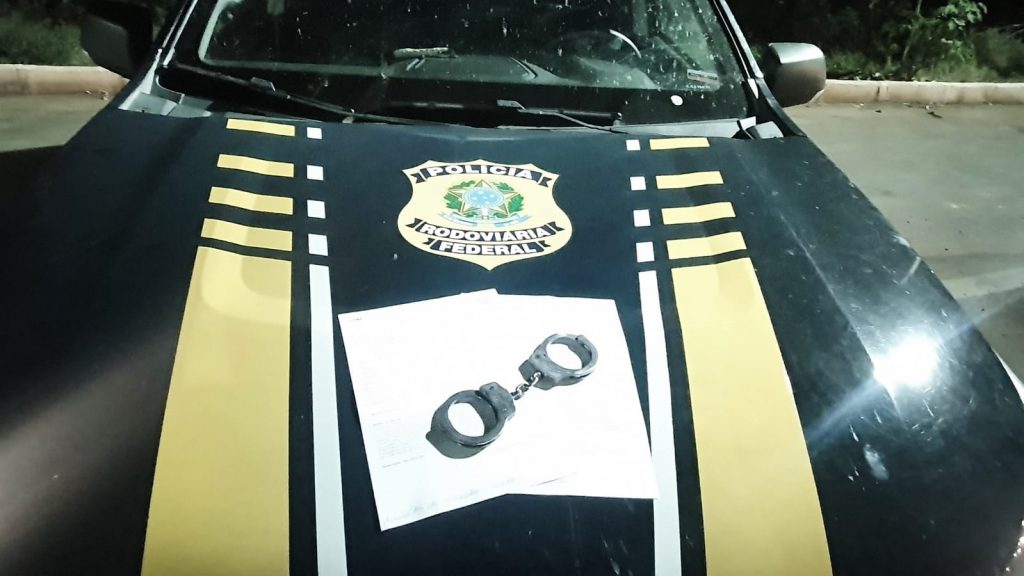 PRF cumpre mandado de prisão na BR 316 em Picos e prende homem acusado de Estupro de vulnerável