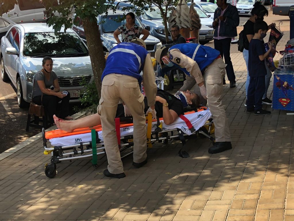 Mulher de 49 anos fica ferida em acidente no Centro