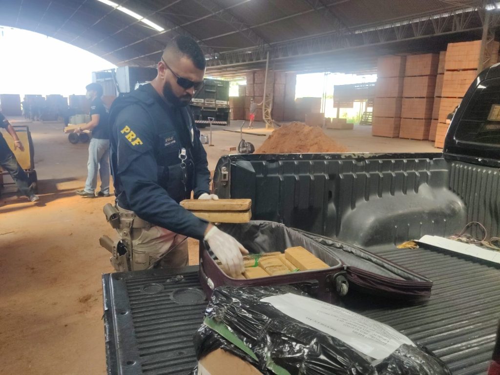 Drogas apreendidas pela PRF são incineradas, em São Miguel do Guamá/PA