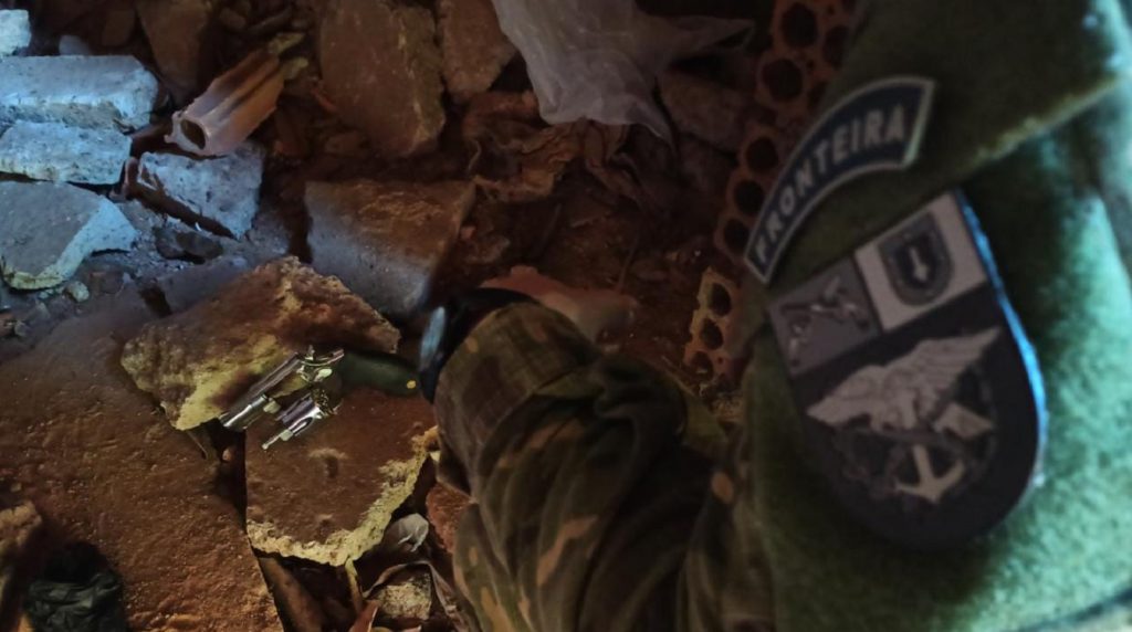 BPFron apreende arma de fogo e munições em Guaíra
