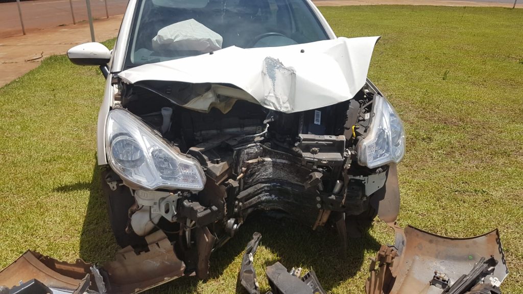 Citroen destrói placa de sinalização no Viaduto da Olindo Periolo