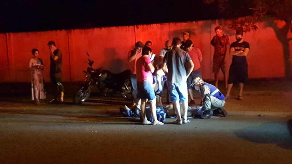 Motociclista fica ferido em colisão no Santa Felicidade