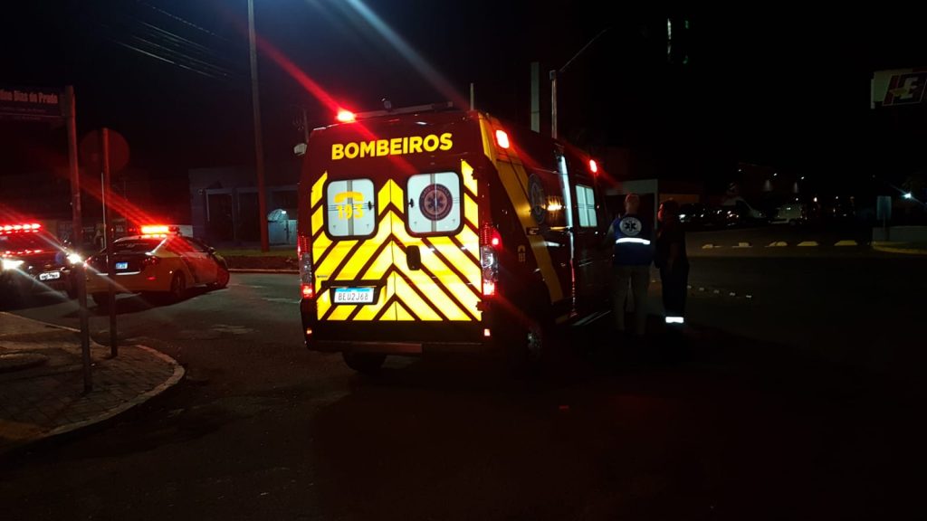 Homem de 52 anos é atropelado por moto na A. Carlos Gomes