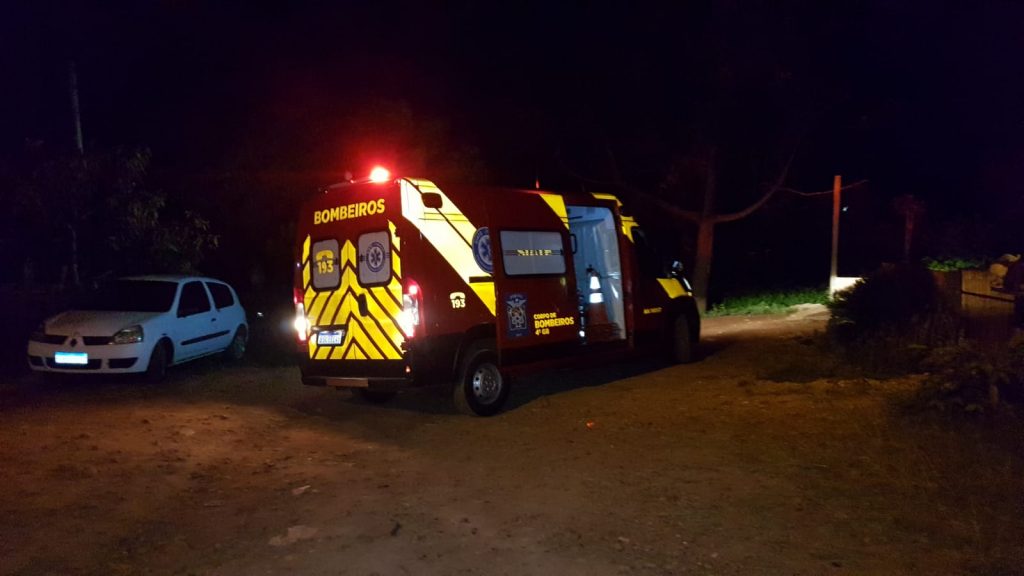 Mulher de 19 anos, desorientada e com ferimentos é atendida pelo Siate no Brasmadeira Mulher de 19 anos, desorientada e com ferimentos é atendida pelo Siate no Brasmadeira