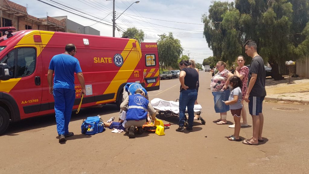 Ciclista de 14 anos é atingida por automóvel no Bairro Esmeralda, em Cascavel Ciclista de 14 anos é atingida por automóvel no Bairro Esmeralda, em Cascavel