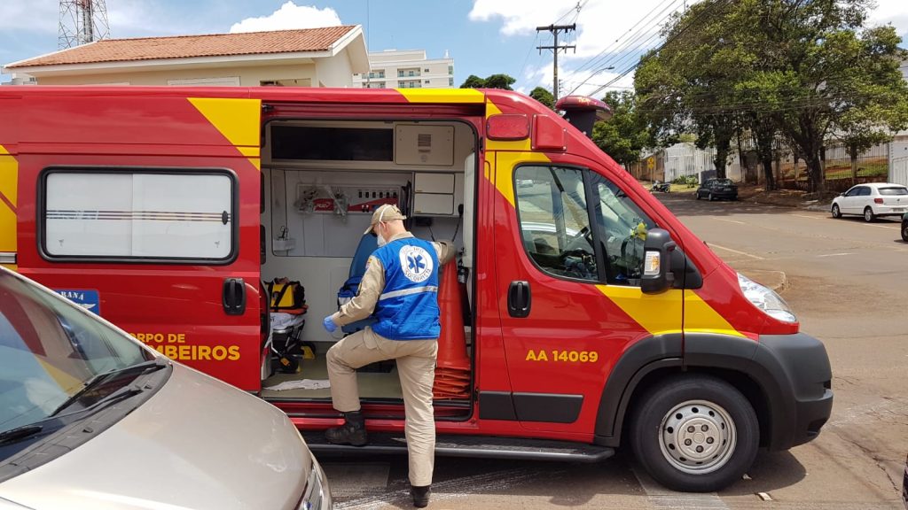 Motociclista de 34 anos fica ferido em queda de moto na Rua Pio XII