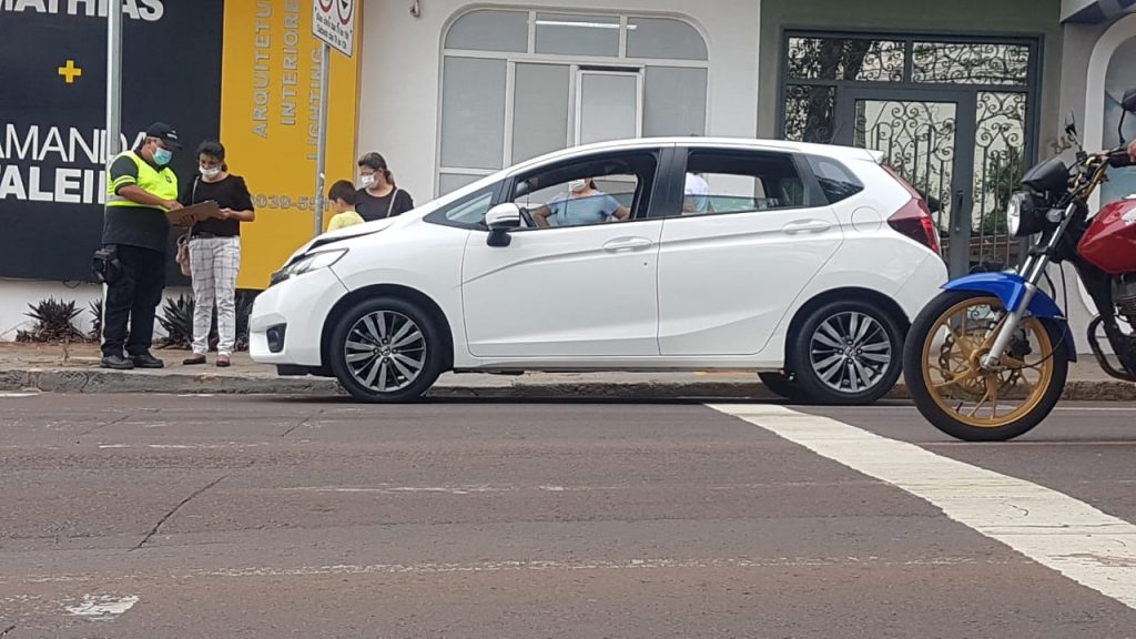 Gol e Honda Fit se envolvem em colisão no Centro