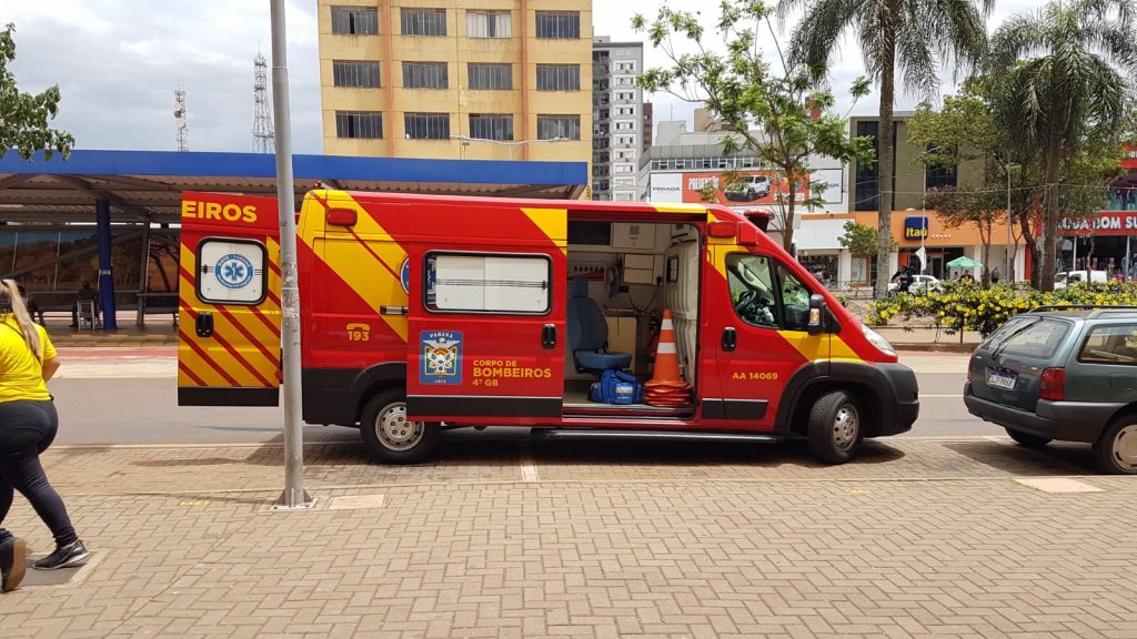 Trabalhadora fica ferida ao cair de escada de cerca de 3m em loja na Av. Brasil
