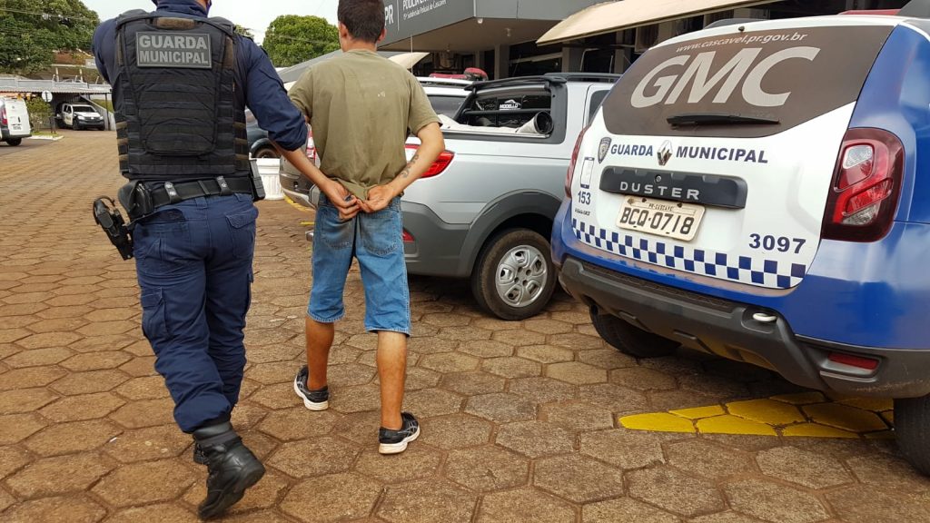 Homem de 30 anos é detido pela GM ao descumprir medida protetiva contra a mãe