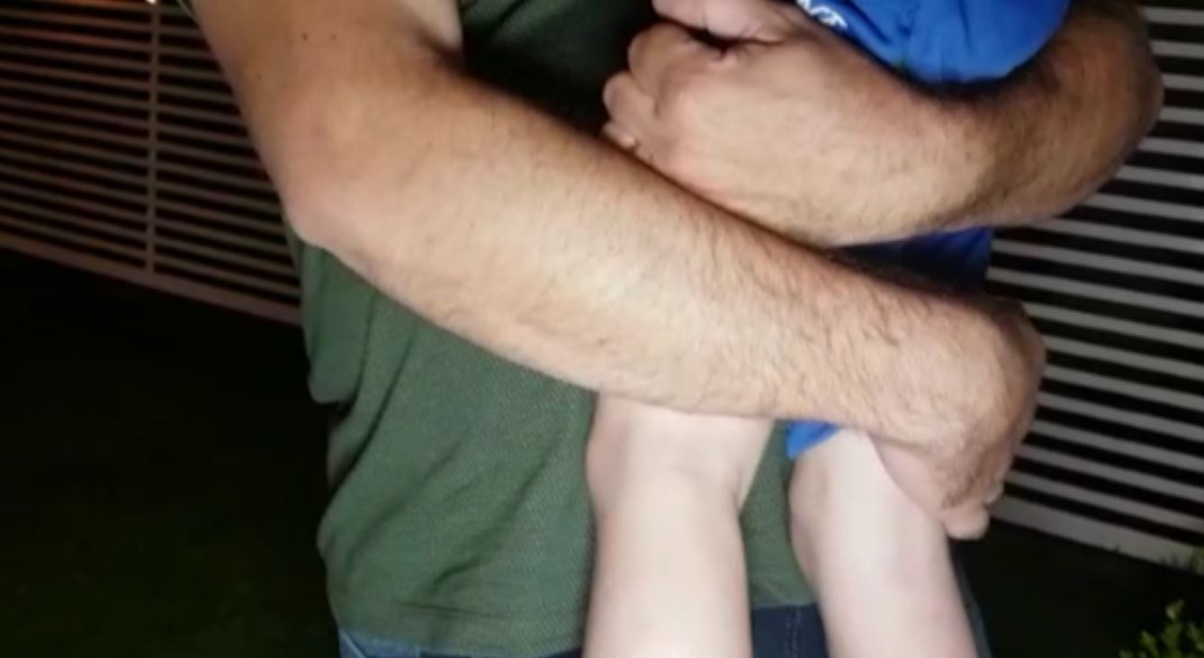 Com filho no colo pai pede segurança e tranquilidade para os moradores do Santa Felicidade