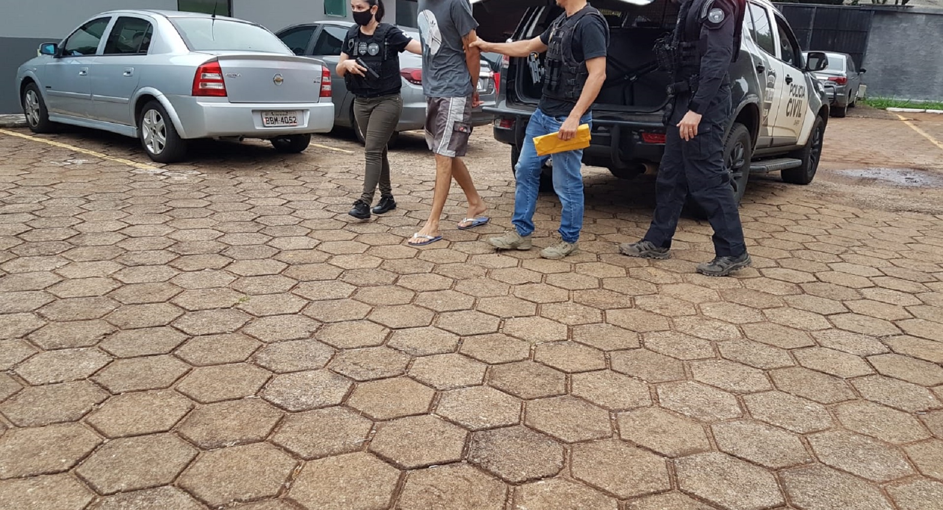 DH prende suspeito de homicídio de Hilquias Barreto de Araújo, morto dentro de veículo no parque São Paulo