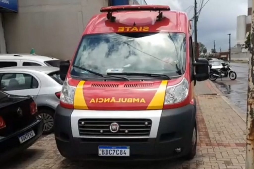 Ao abrir porta de carro estacionado, motorista atinge ciclista que seguia na Rua Padre Anchieta Ao abrir porta de carro estacionado, motorista atinge ciclista que seguia na Rua Padre Anchieta