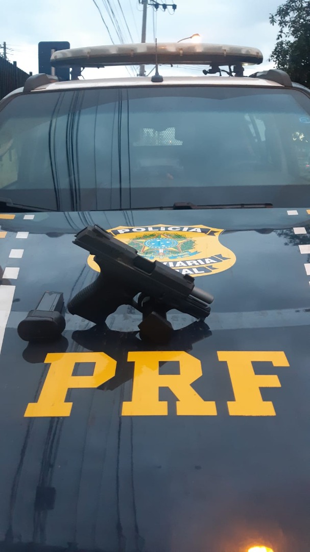 PRF apreende uma pistola calibre 380 ACP em Monte Carmelo (MG) Imagem referente a PRF apreende uma pistola calibre 380 ACP em Monte Carmelo (MG)