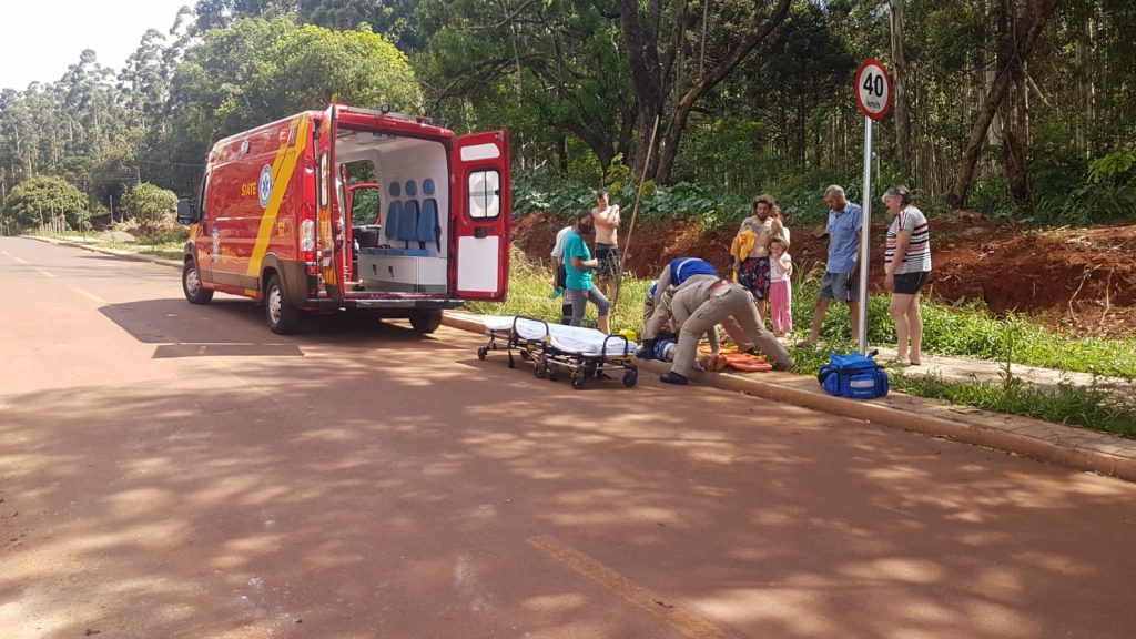 Homem fica ferido ao sofrer queda de bicicleta no Santa Felicidade