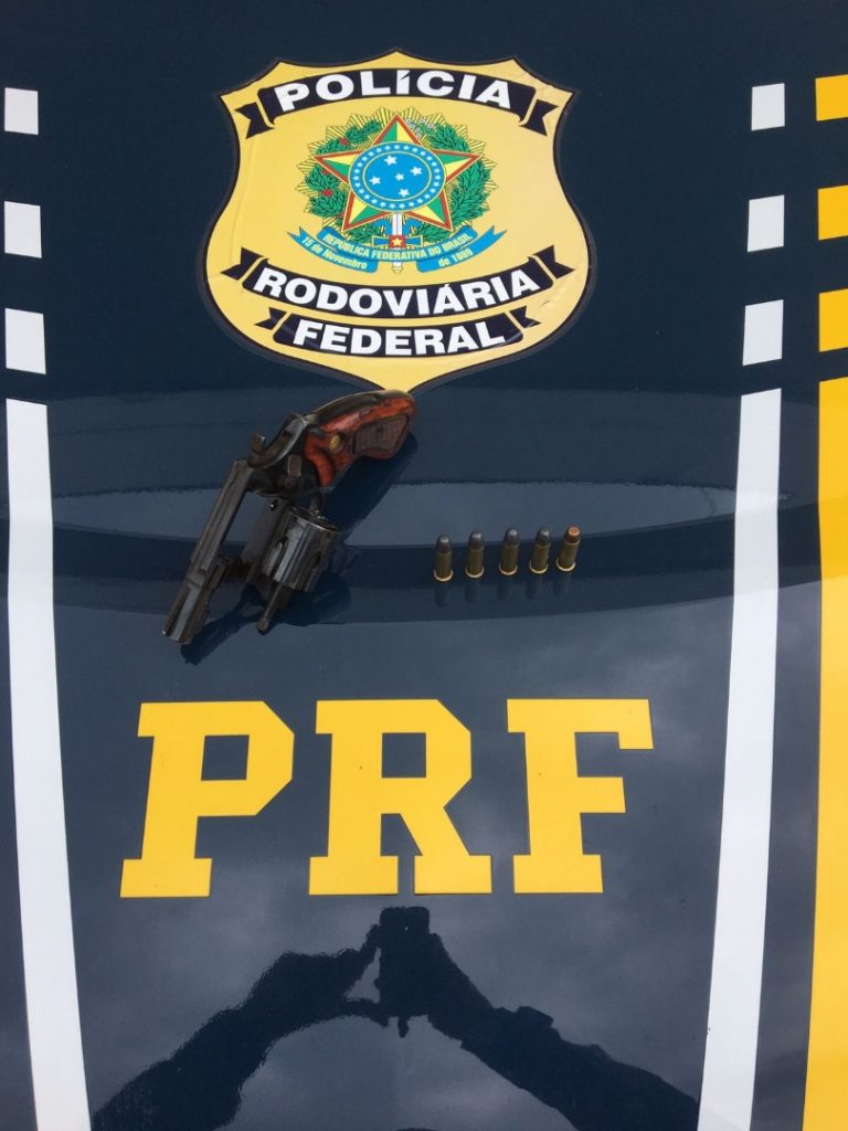 PRF prende homem por porte ilegal de arma de fogo em Padre Paraíso (MG)