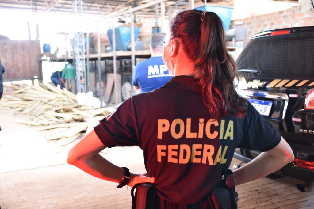 Polícia Federal incinera aproximadamente 400 kg de drogas no Acre