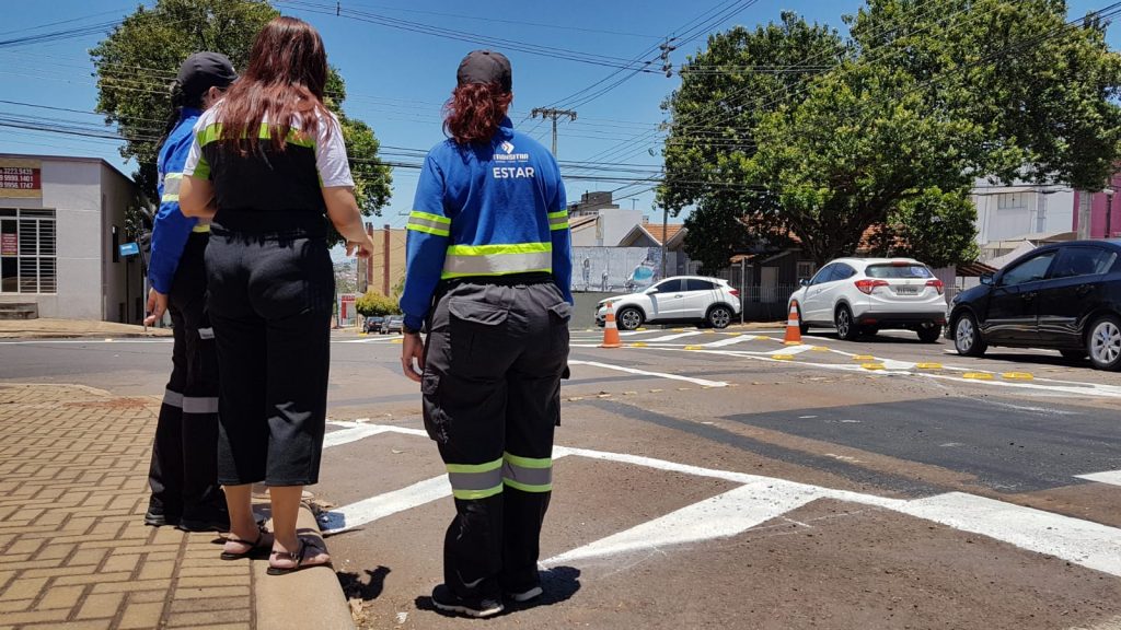 Transitar realiza ação em nova sinalização na Rua Sete de Setembro cruzamento com a Rua Maranhão, em Cascavel Transitar realiza ação em nova sinalização na Rua Sete de Setembro cruzamento com a Rua Maranhão, em Cascavel