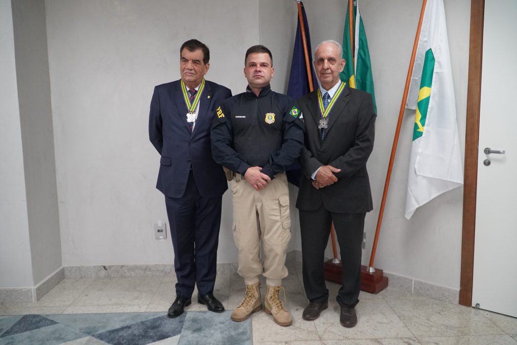 Ex Diretores-Gerais são homenageados pela PRF