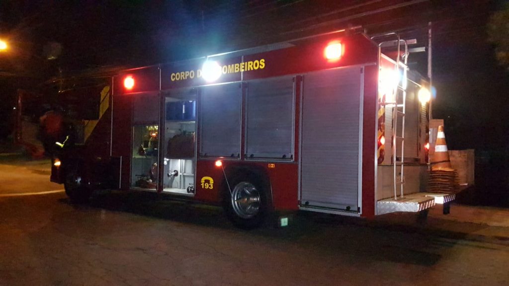 Corpo de Bombeiros é mobilizado para conter incêndio em Edificação em Santa Teresa do Oeste