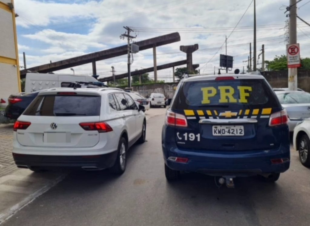Operação Égide: PRF recupera, em Duque de Caxias (RJ), 2 veículos roubados