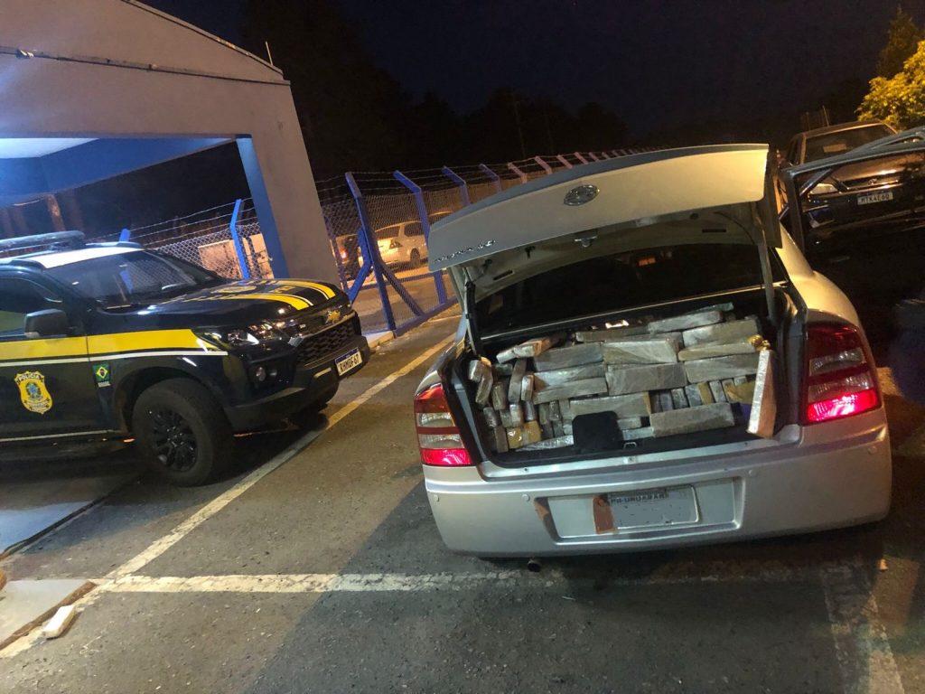 Em menos de seis horas, PRF apreende quase 800 quilos de maconha no Paraná