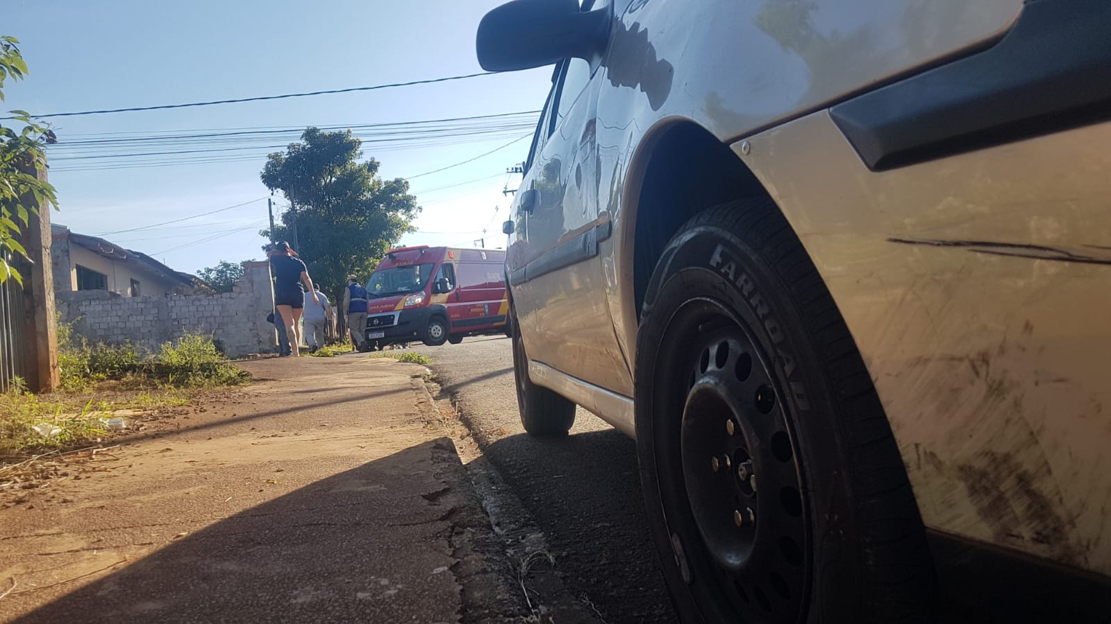 Menino fica ferido após colisão com carro no Parque dos Ipês