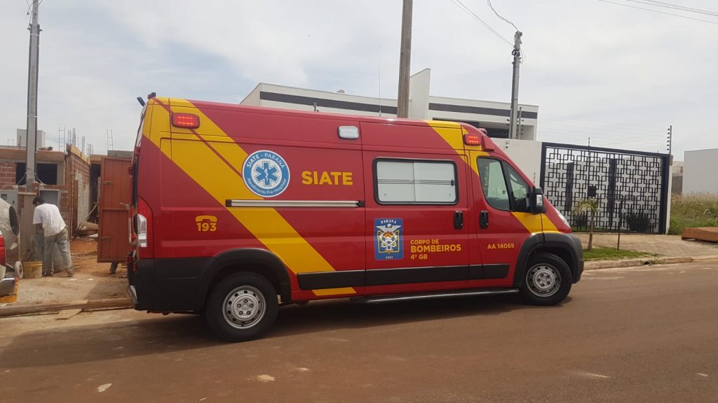 Homem de 49 anos cai de três metros de altura e fica ferido, em Cascavel