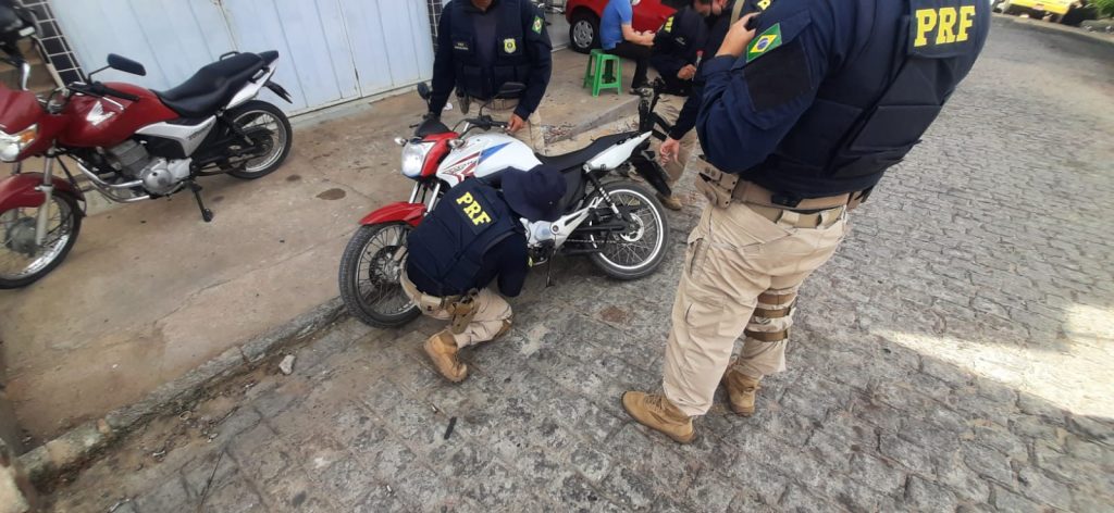 PRF na Paraíba recupera três motocicletas roubadas em menos de 01h