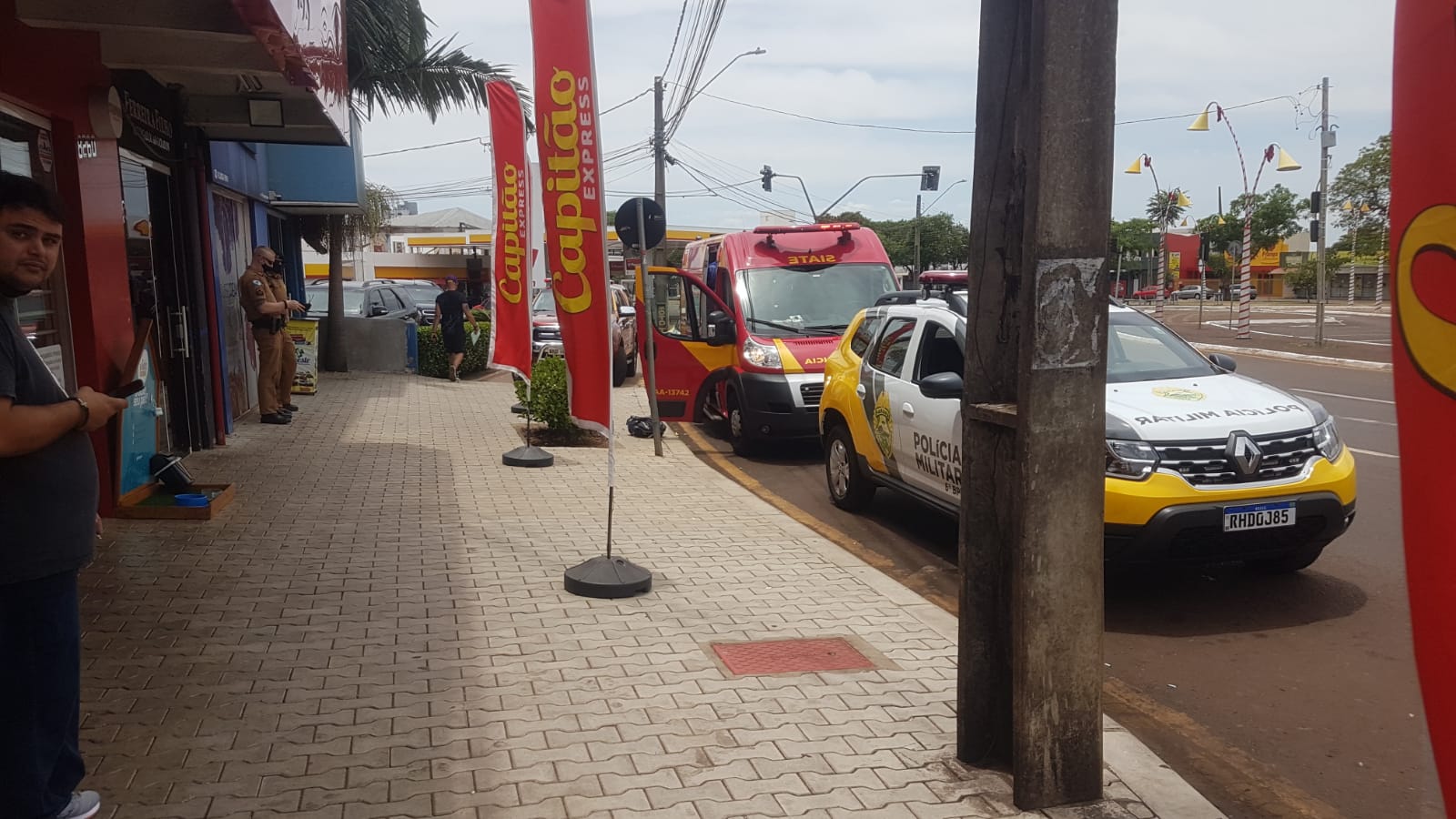 Homem é esfaqueado na Avenida Brasil e fica ferido, sendo atendido pelo Corpo de Bombeiros Imagem referente a Homem é esfaqueado na Avenida Brasil e fica ferido, sendo atendido pelo Corpo de Bombeiros