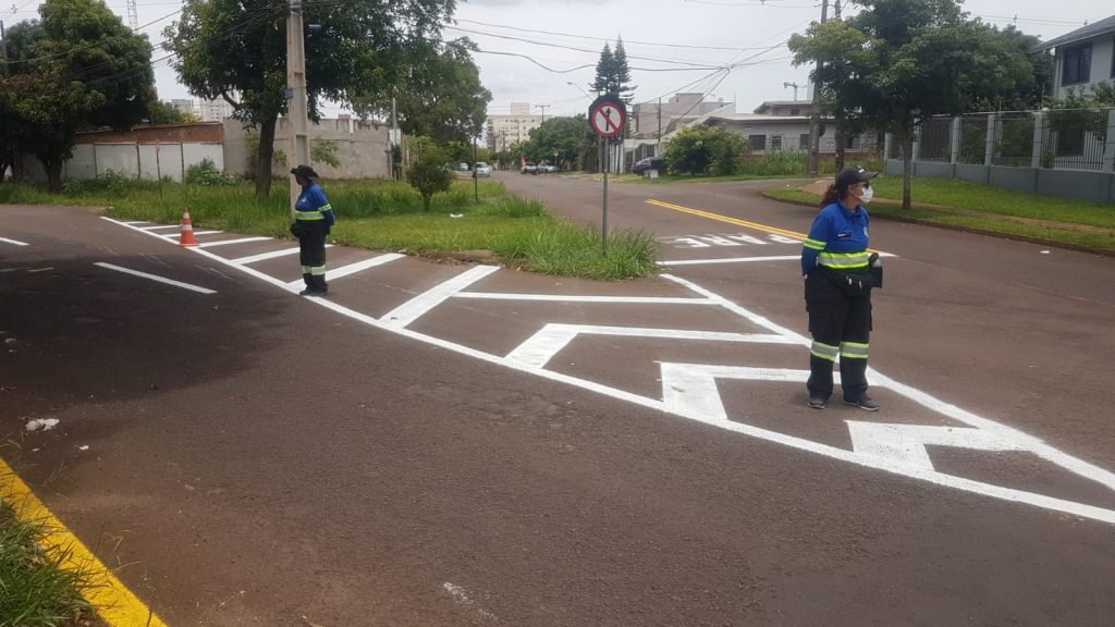 Transitar realiza ação educativa em nova sinalização na Rua Carlos Bartolomeu Cancelli
