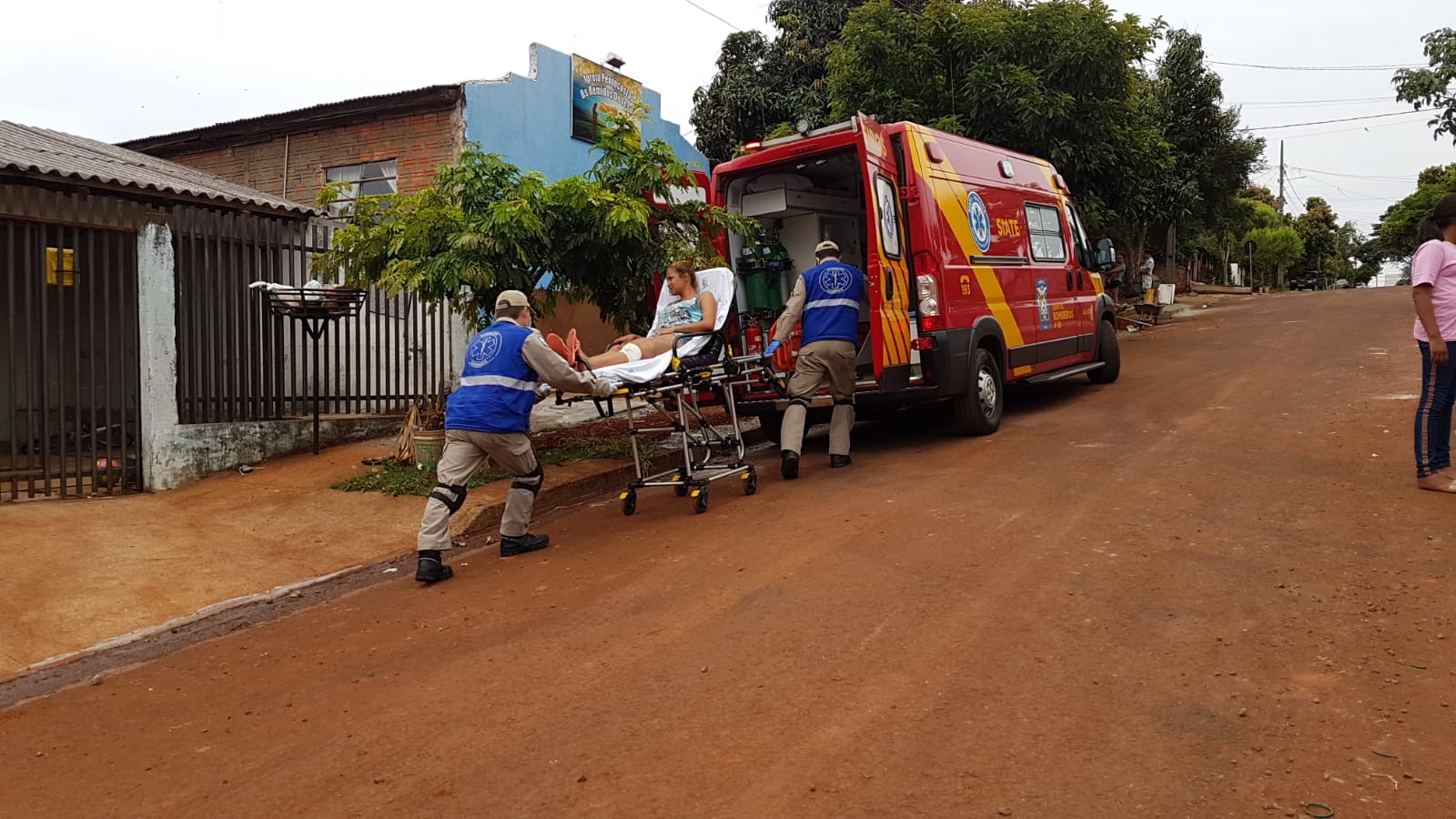 Com lesão na perna, mulher é socorrida pelos Bombeiros no Jardim Melissa