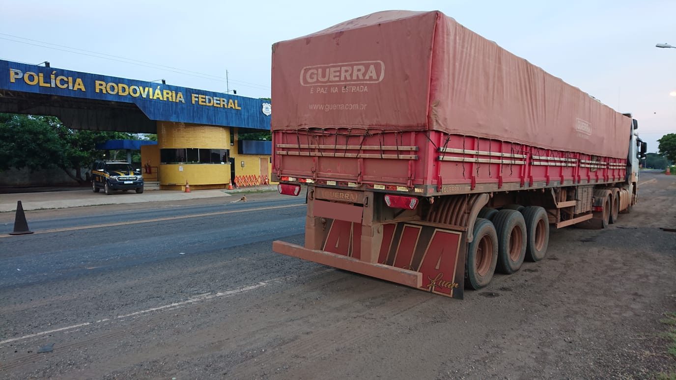 PRF no Maranhão apreende 35m³ de madeira transportada ilegalmente na BR-010 Imagem referente a PRF no Maranhão apreende 35m³ de madeira transportada ilegalmente na BR-010