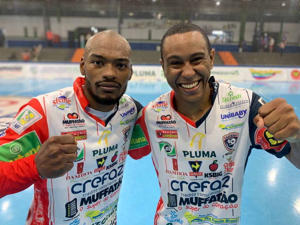 Amigos de infância, Roni e Ernani realizam sonho no Cascavel Futsal&nbsp;