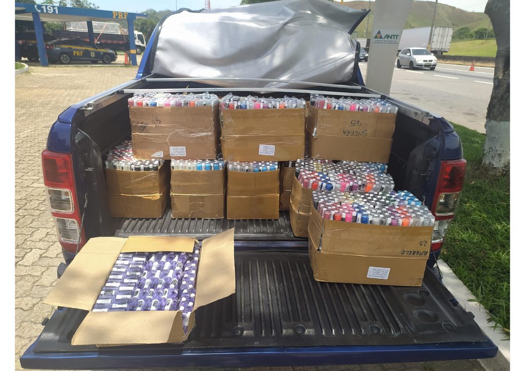 PRF flagra produtos sendo transportados sem nota fiscal em Lavrinhas/SP