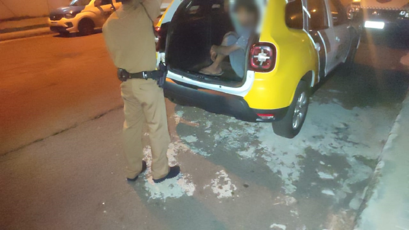 Após arrombar loja no Centro, homem é preso no Cancelli; Um comparsa conseguiu fugir Imagem referente a Após arrombar loja no Centro, homem é preso no Cancelli; Um comparsa conseguiu fugir