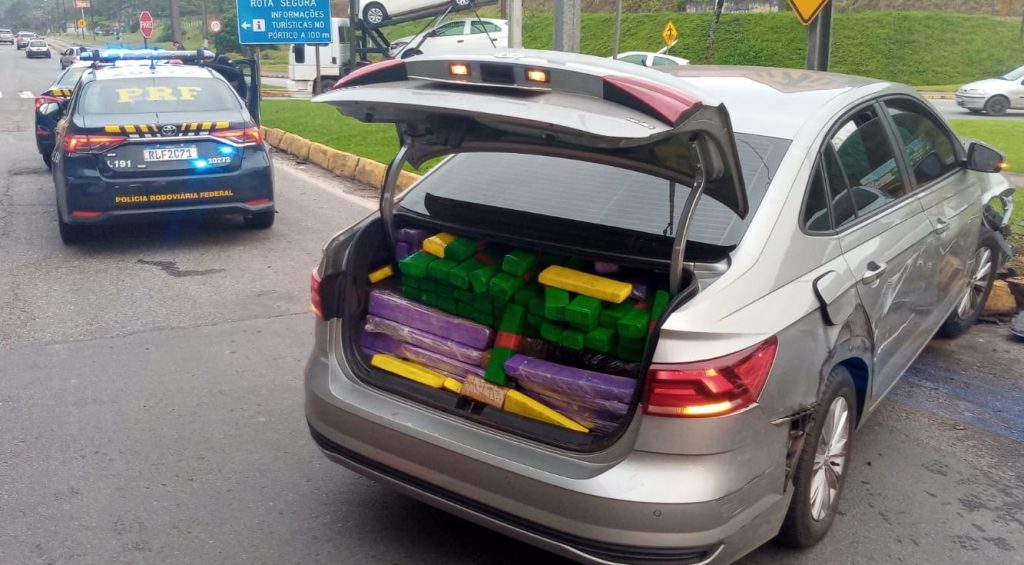 Homem é preso com 364 kg de maconha após perseguição na BR 101 em Joinville