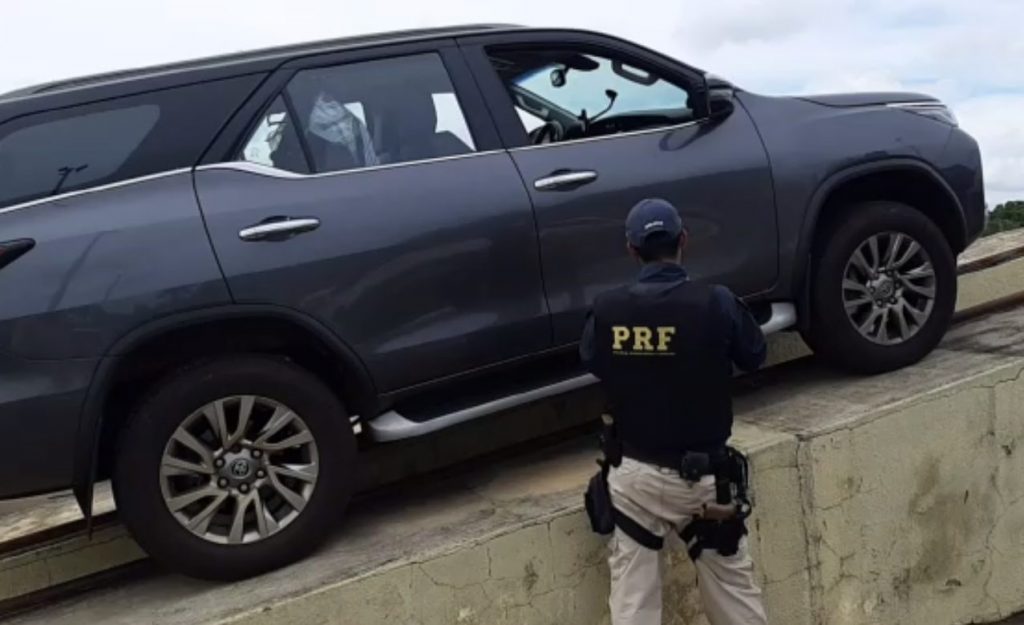 PRF apreende veículo de luxo adulterado