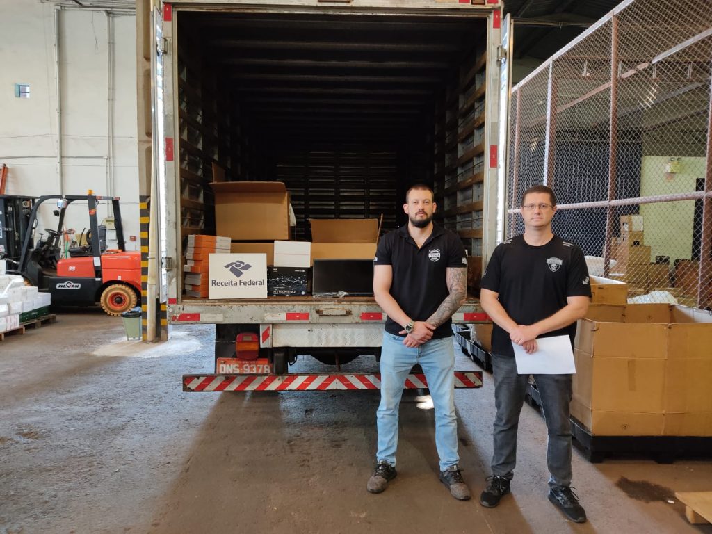 Delegacia de Homicídios de Cascavel recebe doação de produtos eletrônicos da Receita Federal