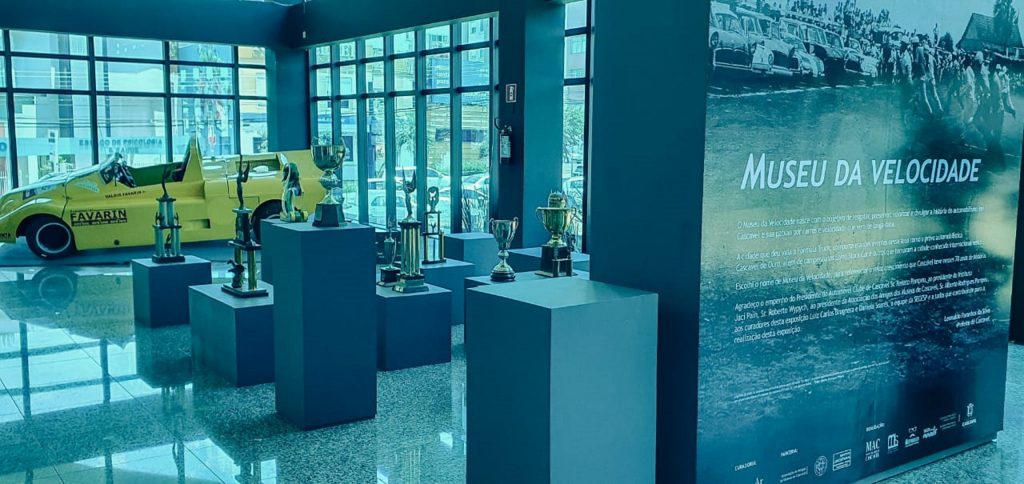 Exposição apresenta carros de corrida históricos