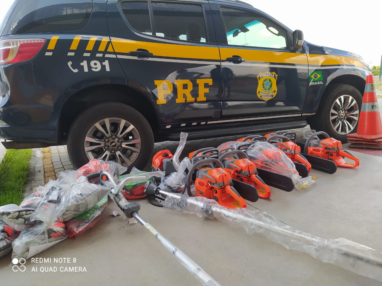 Equipamentos agrícolas falsificados com estampa de marca famosa são apreendidos em Paulo Afonso (BA) Imagem referente a Equipamentos agrícolas falsificados com estampa de marca famosa são apreendidos em Paulo Afonso (BA)