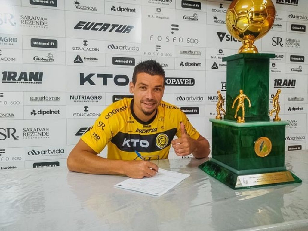 FC Cascavel renova com zagueiro Diego Giaretta para temporada de 2022