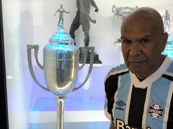Ex atacante Zequinha visita Arena pela primeira vez